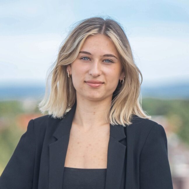 Jana F blond